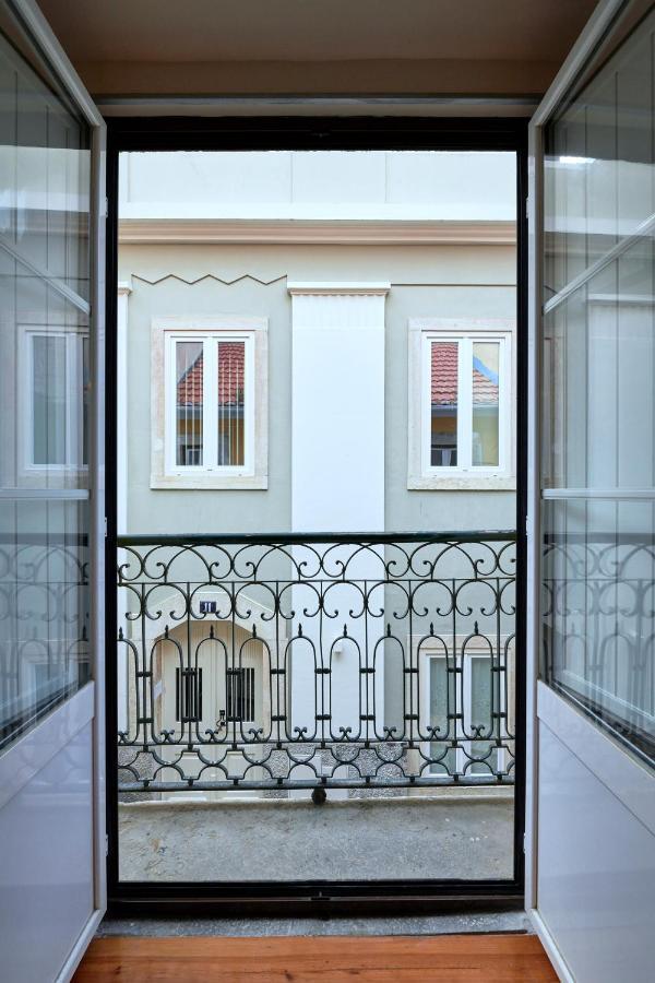 Renovated And Spacious Duplex With Patio, By Timecooler * Lizbona
